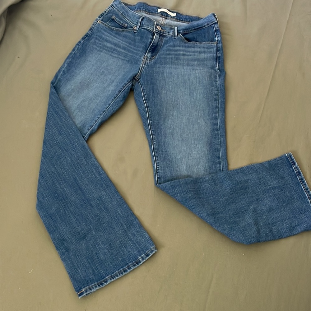LEVI’S Strauss Curvy bootcut  womens Jeans size 31”